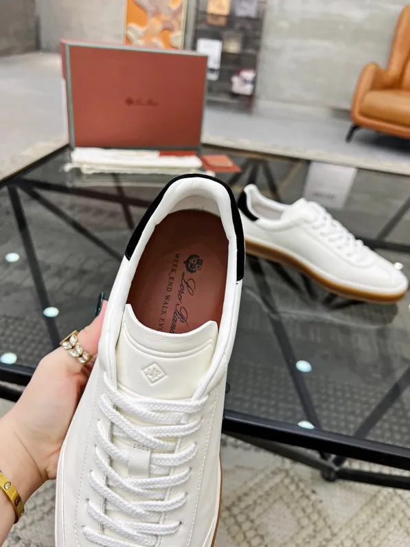 Factory price: 440💰Loro men's shoes💰iana top purchasing agent🇮🇹 men's shoes💰 The popular casual sneakers counter of the popular street man has new products at the same time. The uppers are made of cowhide fabric imported from Italy. The high-quality splicing technology has a classic and generous layout with a masculine temperament. Soft and comfortable cowhide lining. The soles: the original soles are specially provided by the original factory. The exclusive molded soles are super comfortable. The original factory follows the order. 🔍🔍High quality. You can enter and exit the counter at will. Welcome to compare. The code number is 38-44, customized 45